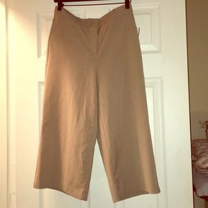 Wide leg Capri pants